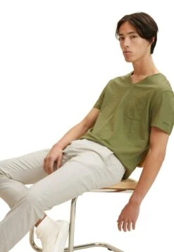 TOM TAILOR Denim Brusttascheâ - T-Shirt Basic - Felt Green -Syntia Delaney 24f20cebc80e42c6b0312f9a5e867dcb