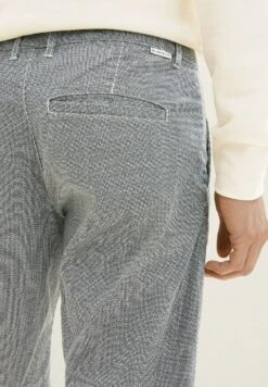 Tom Tailor Bermuda - Shorts - Navy/Offwhite Minimal 15 Tom Tailor Bermuda - Shorts - Navy/Offwhite Minimal -Syntia Delaney 2f3aeafd32314a9cb19782fa691a9d9c