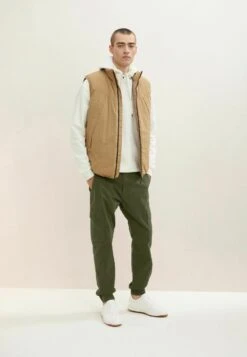 Tom Tailor Regular Fit Mit Aufgesetzten- Cargobroek - Deep Forest Green -Syntia Delaney 41a5ff4eb493438abc099f6d8b47882f