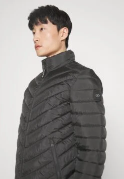 Tom Tailor Light Weight- Jas - Black -Syntia Delaney 5afed439163d4cba8047bdb44a959ee3