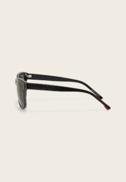 Tom Tailor Eyewear - Zonnebril - Schwarz Rot Blau 8 Tom Tailor Eyewear - Zonnebril - Schwarz Rot Blau -Syntia Delaney 9f02cf2190974116bceade98882608b1