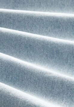 TOM TAILOR Denim Relaxed Fit Jeans - Clean Bleached Blue Denim -Syntia Delaney 9f91618033424f23ad4ccb44edcb4cd9