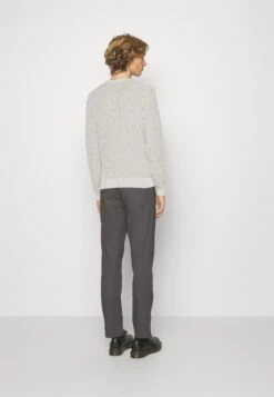 Tom Tailor Trousers - Chino - Tarmac Grey -Syntia Delaney a8017587562c4da7bd0c7240a0b2bd9c