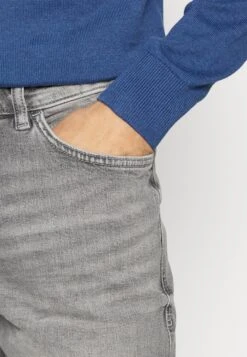 Tom Tailor Marvin - Straight Leg Jeans - Used Light Stone Grey Denim -Syntia Delaney c2c168e303c9496da8cb73961b094109