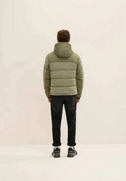 Tom Tailor Hybrid Repreve Our Ocean - Winterjas - Dusty Olive Green -Syntia Delaney c8aaec1c8baf4534b6b307486efa75e6