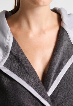 Tom Tailor Feel Good - Badjas - Grau -Syntia Delaney dcae27a2f6914b1ca20253c47176c866