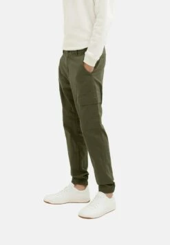 Tom Tailor Regular Fit Mit Aufgesetzten- Cargobroek - Deep Forest Green -Syntia Delaney fc3b8a63487142299fb9692f94ae3620