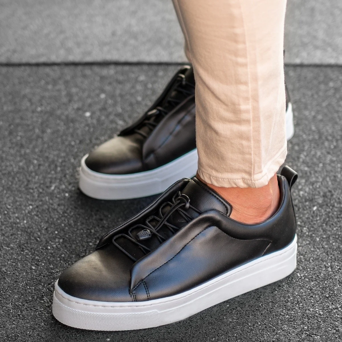 Syntia Delaney -Syntia Delaney mv dominant sneakers schoenen zwart wit